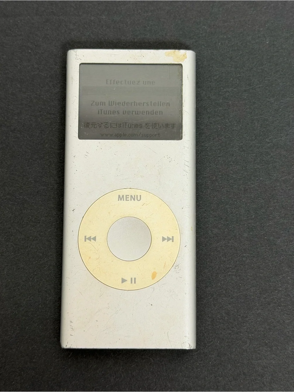 APPLE IPOD NANO 2GB SILVER MODEL A1199 - Powers On